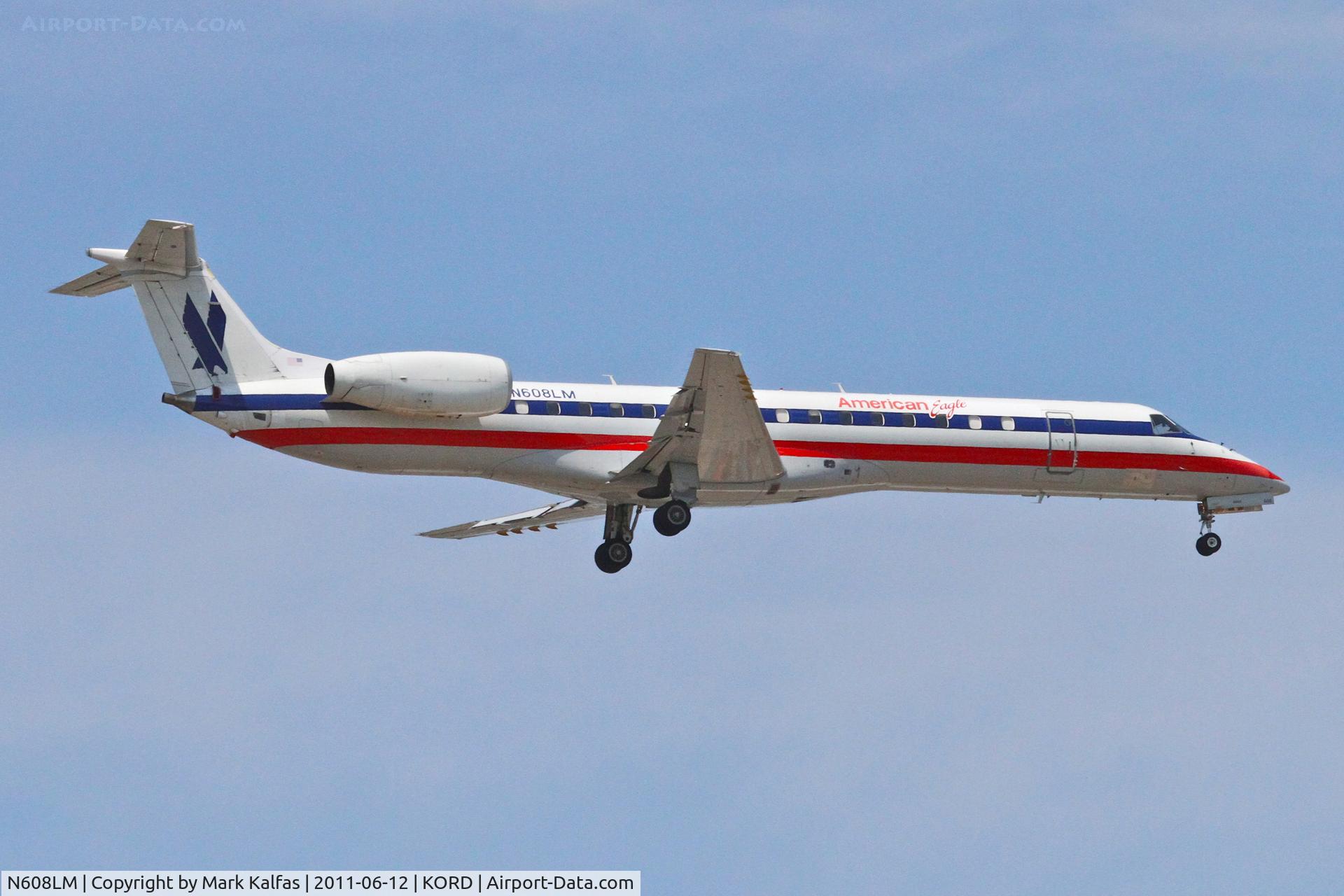 N608LM, 1998 Embraer ERJ-145LR (EMB-145LR) C/N 145068, American Eagle Embraer EMB-145, EGF4371 arriving from KOMA, RWY 10 approach KORD.