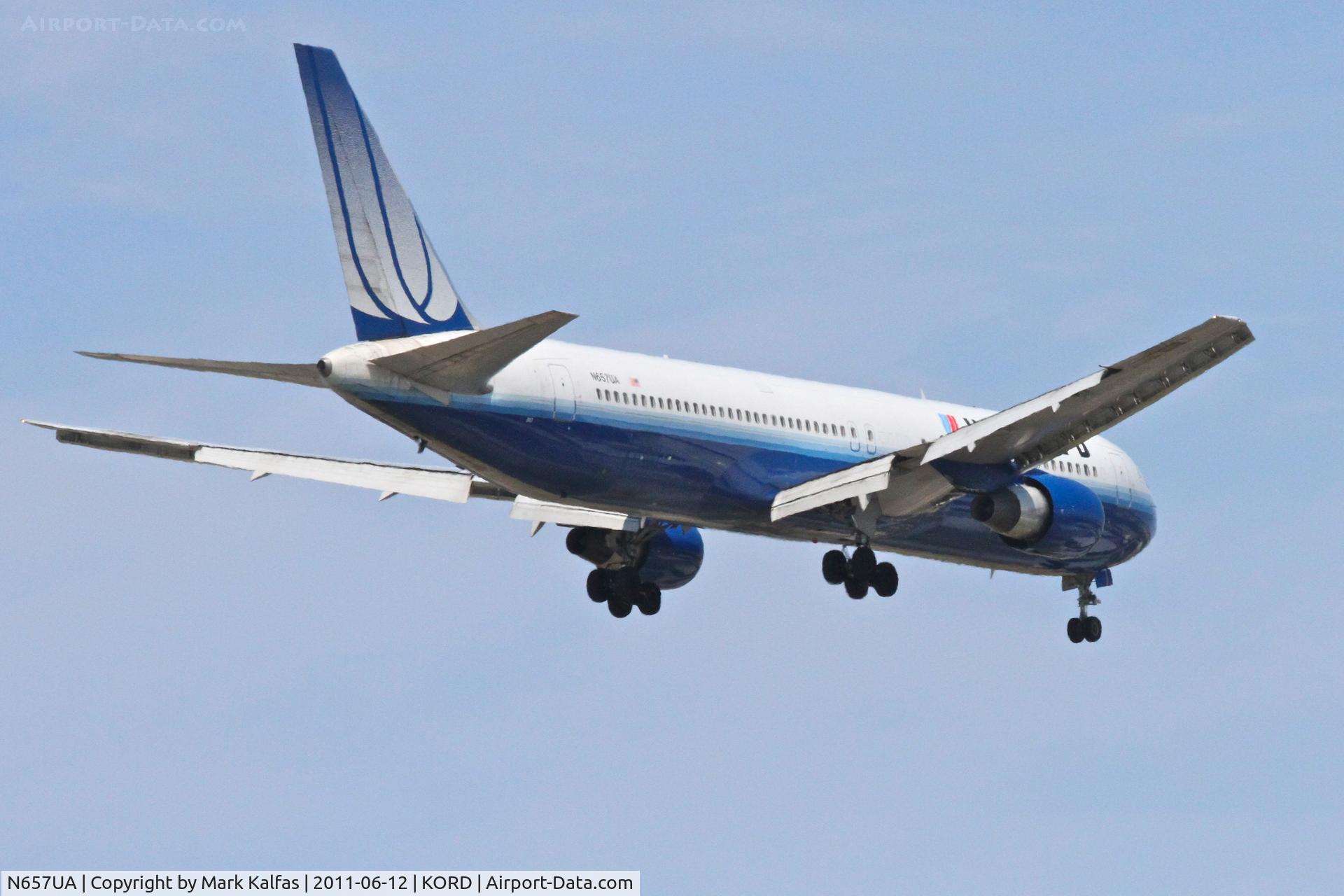 N657UA, 1993 Boeing 767-322 C/N 27112, United Airlines Boeing 767-322, UAL586 arriving from KDEN, RWY 10 approach KORD.
