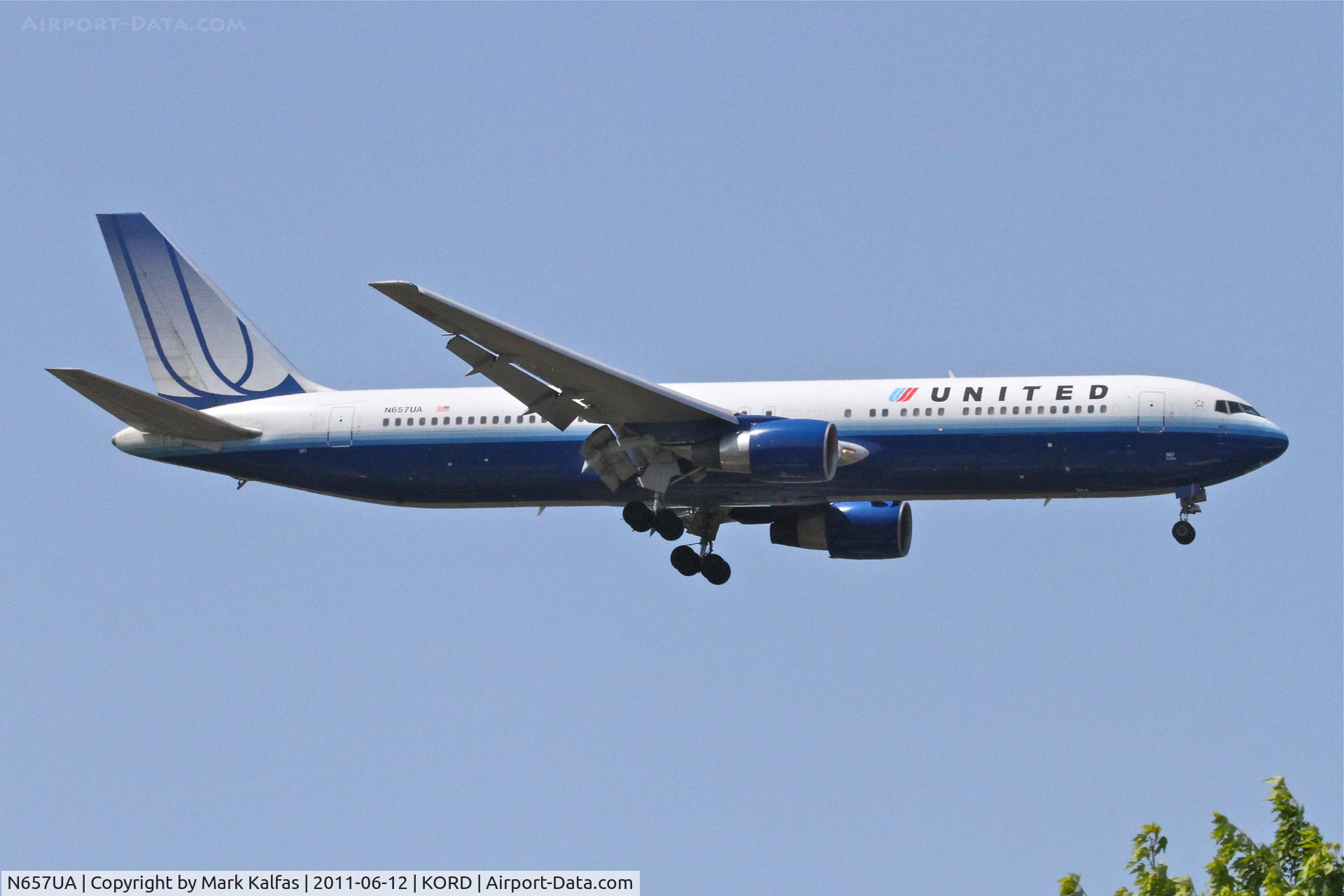 N657UA, 1993 Boeing 767-322 C/N 27112, United Airlines Boeing 767-322, UAL586 arriving from KDEN, RWY 10 approach KORD.