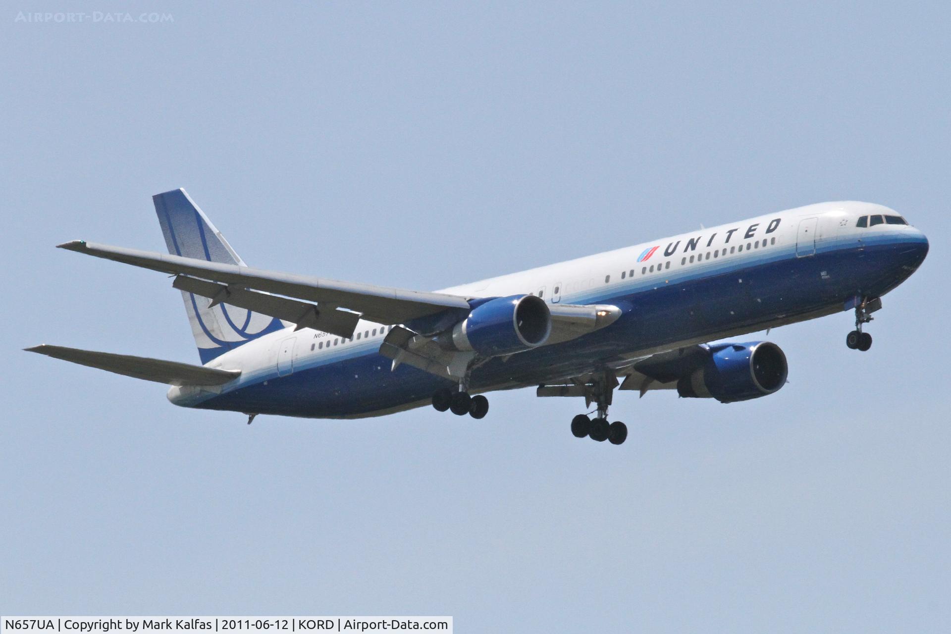 N657UA, 1993 Boeing 767-322 C/N 27112, United Airlines Boeing 767-322, UAL586 arriving from KDEN, RWY 10 approach KORD.