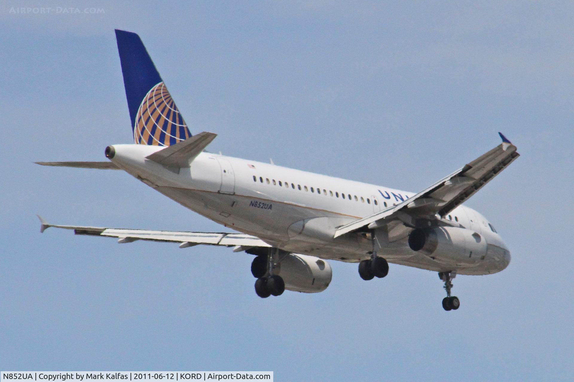 N852UA, 2002 Airbus A319-131 C/N 1671, United Airlines Airbus A319-131, UAL856 arriving from KDSM, RWY 10 approach KORD.
