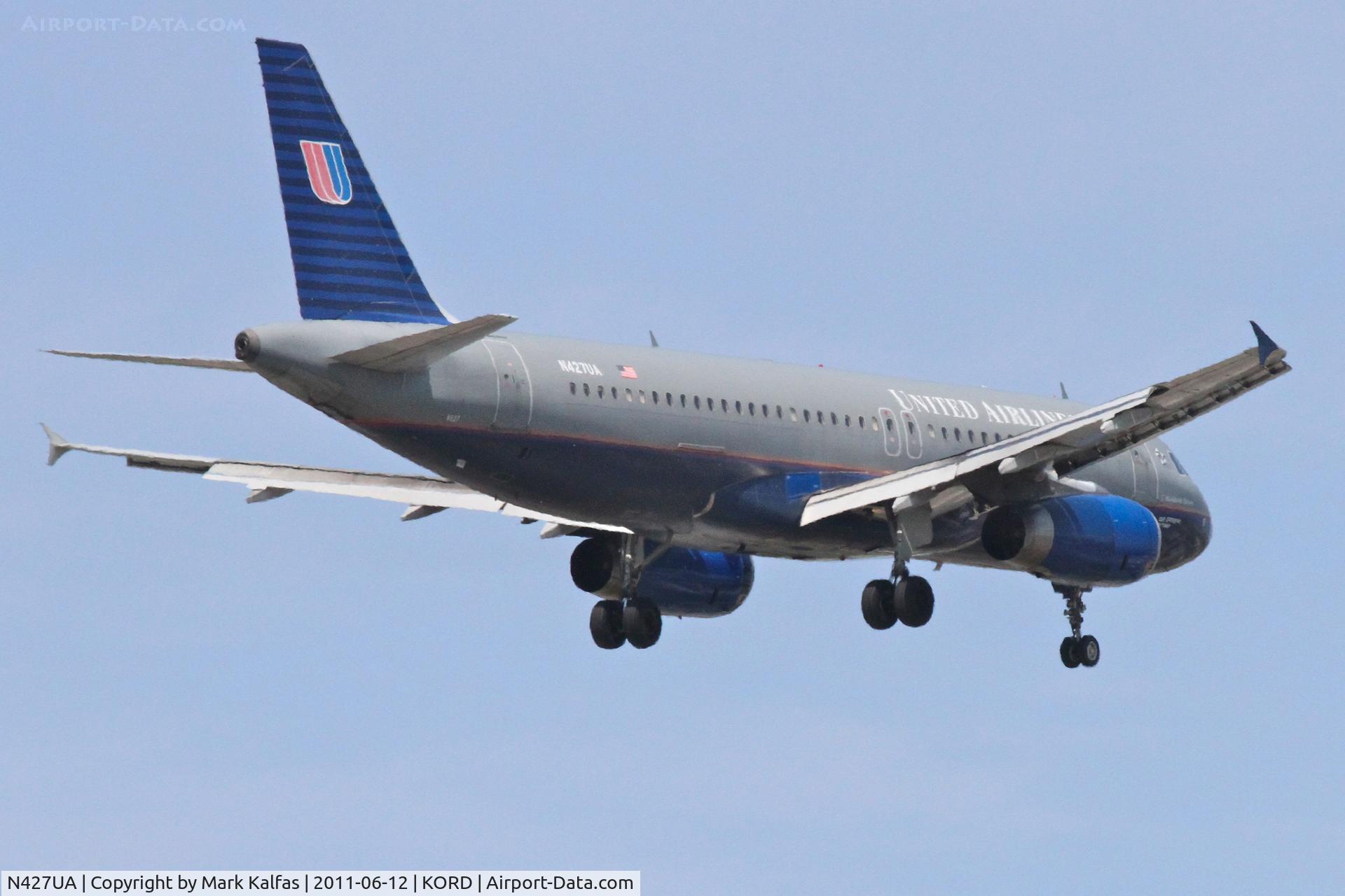N427UA, 1995 Airbus A320-232 C/N 512, United Airlines Airbus A320-232, UAL688 arriving from KLAX, on final for RWY 10 KORD.