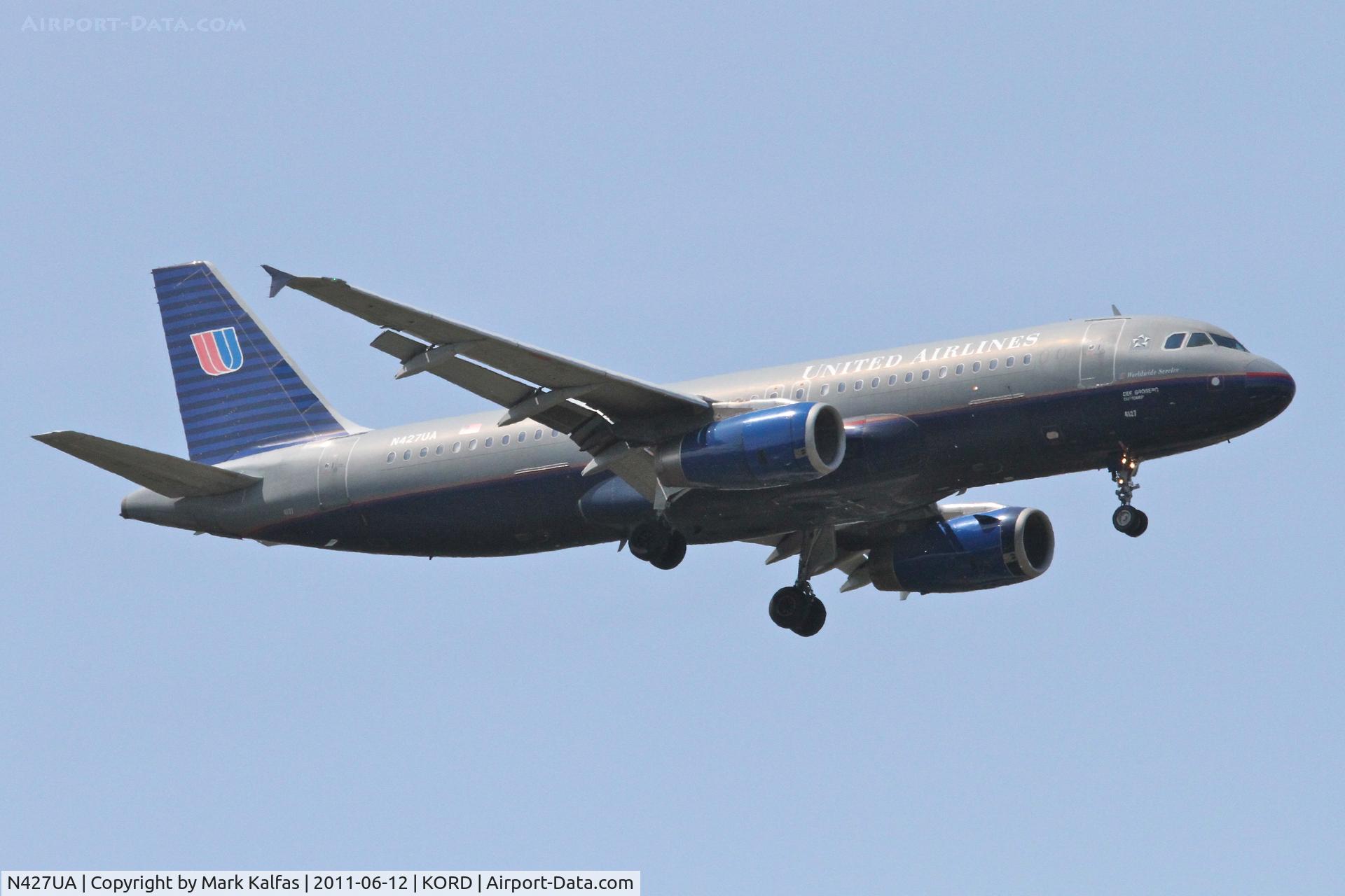 N427UA, 1995 Airbus A320-232 C/N 512, United Airlines Airbus A320-232, UAL688 arriving from KLAX, on final for RWY 10 KORD.