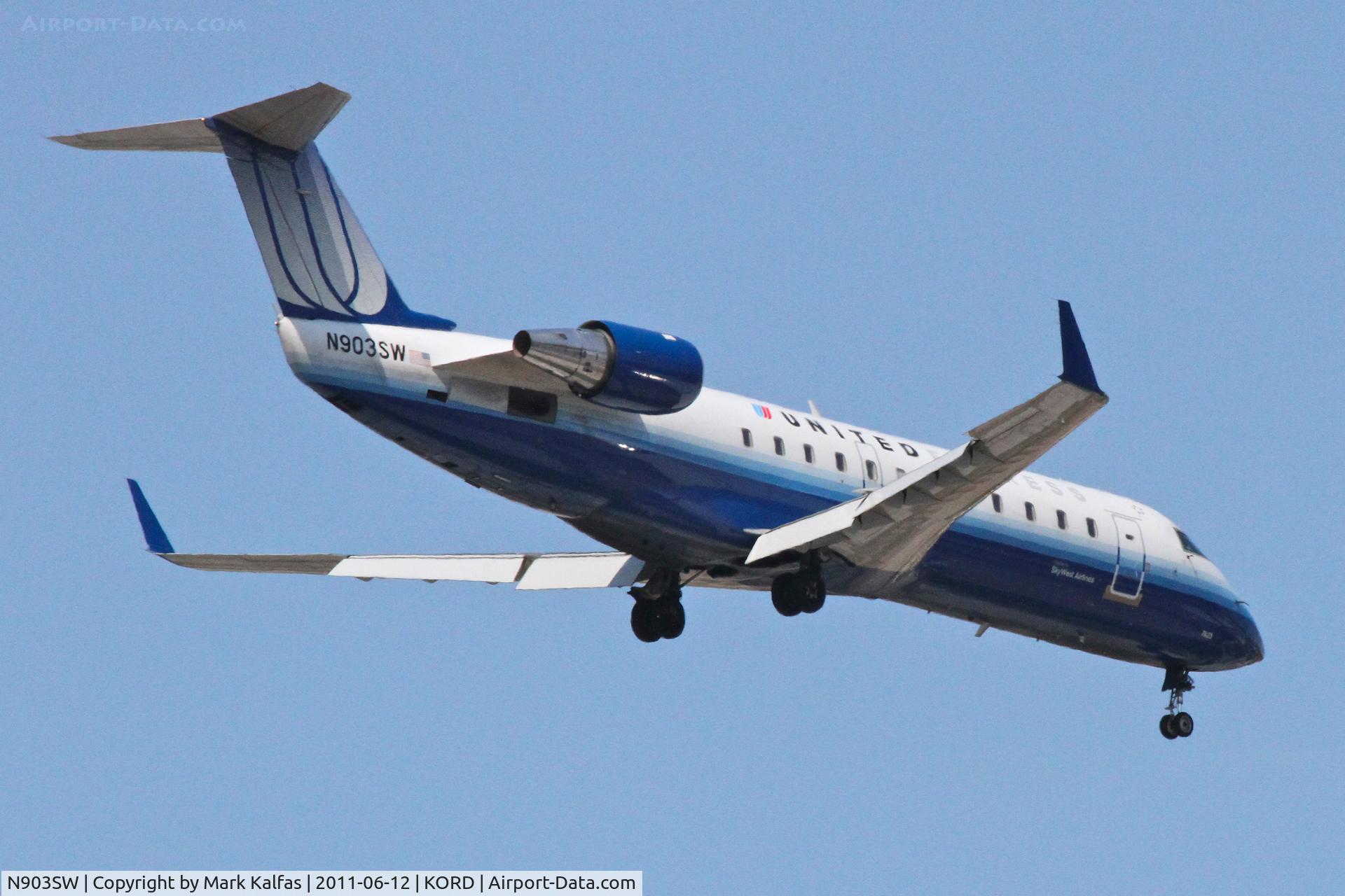 N903SW, 2000 Bombardier CRJ-200LR (CL-600-2B19) C/N 7425, SkyWest Airlines/United Express Bombardier CL-600-2B19, arriving from KCMX, RWY 10 approach KORD.
