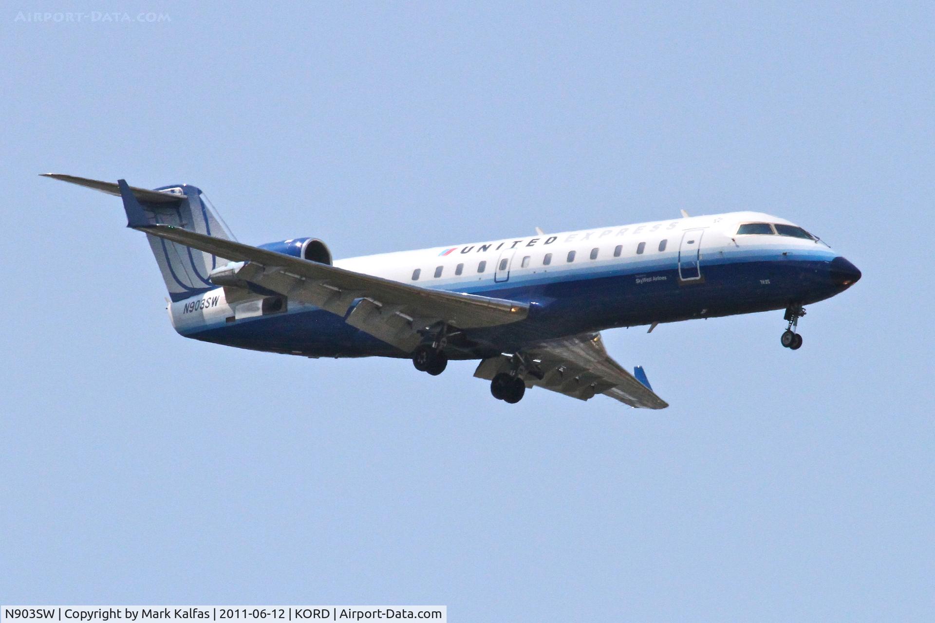 N903SW, 2000 Bombardier CRJ-200LR (CL-600-2B19) C/N 7425, SkyWest Airlines/United Express Bombardier CL-600-2B19, arriving from KCMX, RWY 10 approach KORD.