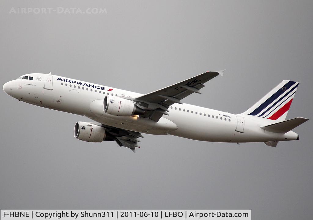 F-HBNE, 2011 Airbus A320-214 C/N 4664, Taking off from rwy 32R