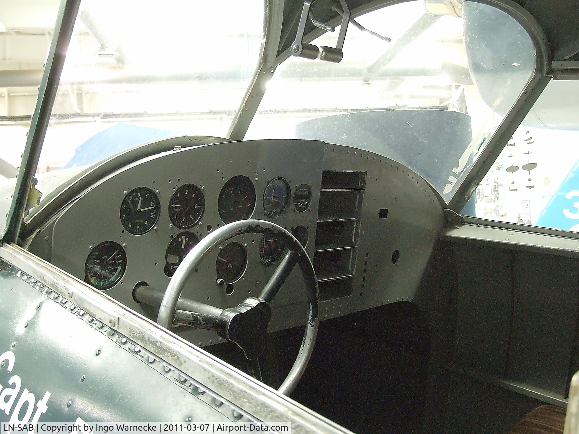 LN-SAB, Grumman JRF-2 Goose C/N 1134, Grumman G-21 (JRF-2) Goose at the Palm Springs Air Museum, Palm Springs CA  #c