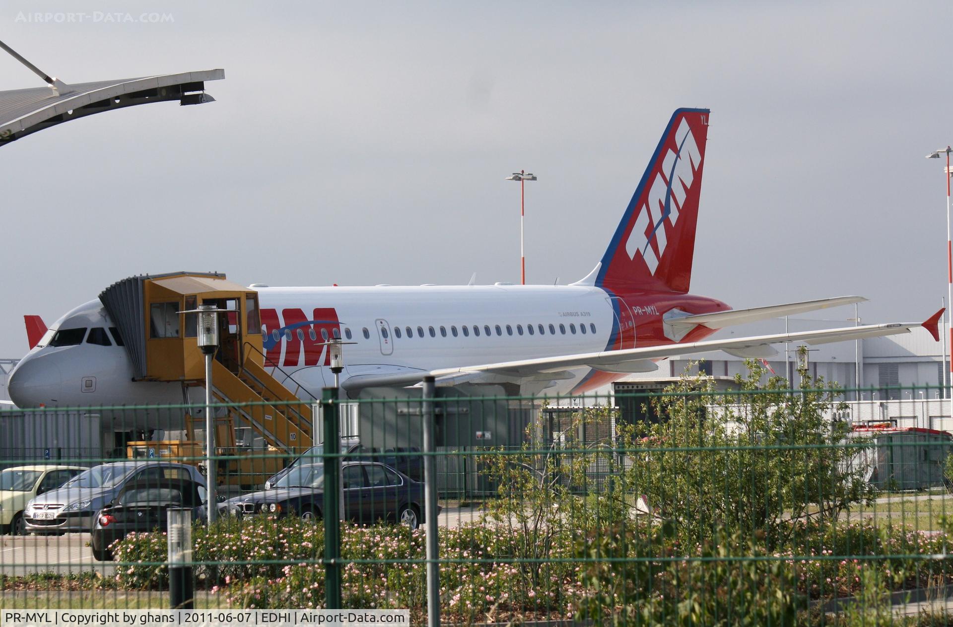 PR-MYL, 2011 Airbus A319-112 C/N 4734, prior to delivery