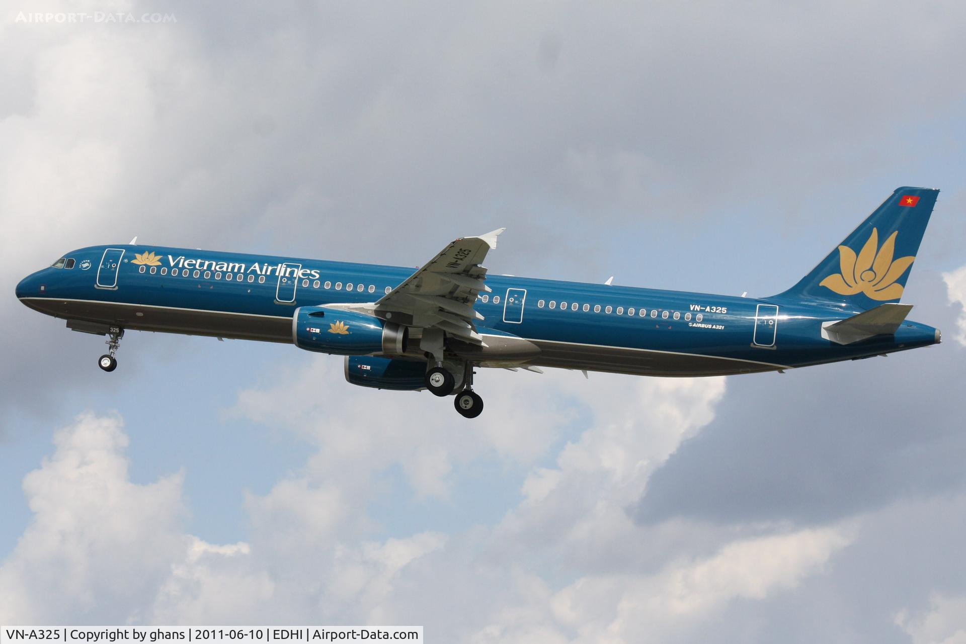 VN-A325, 2011 Airbus A321-231 C/N 4737, deliveryflight
