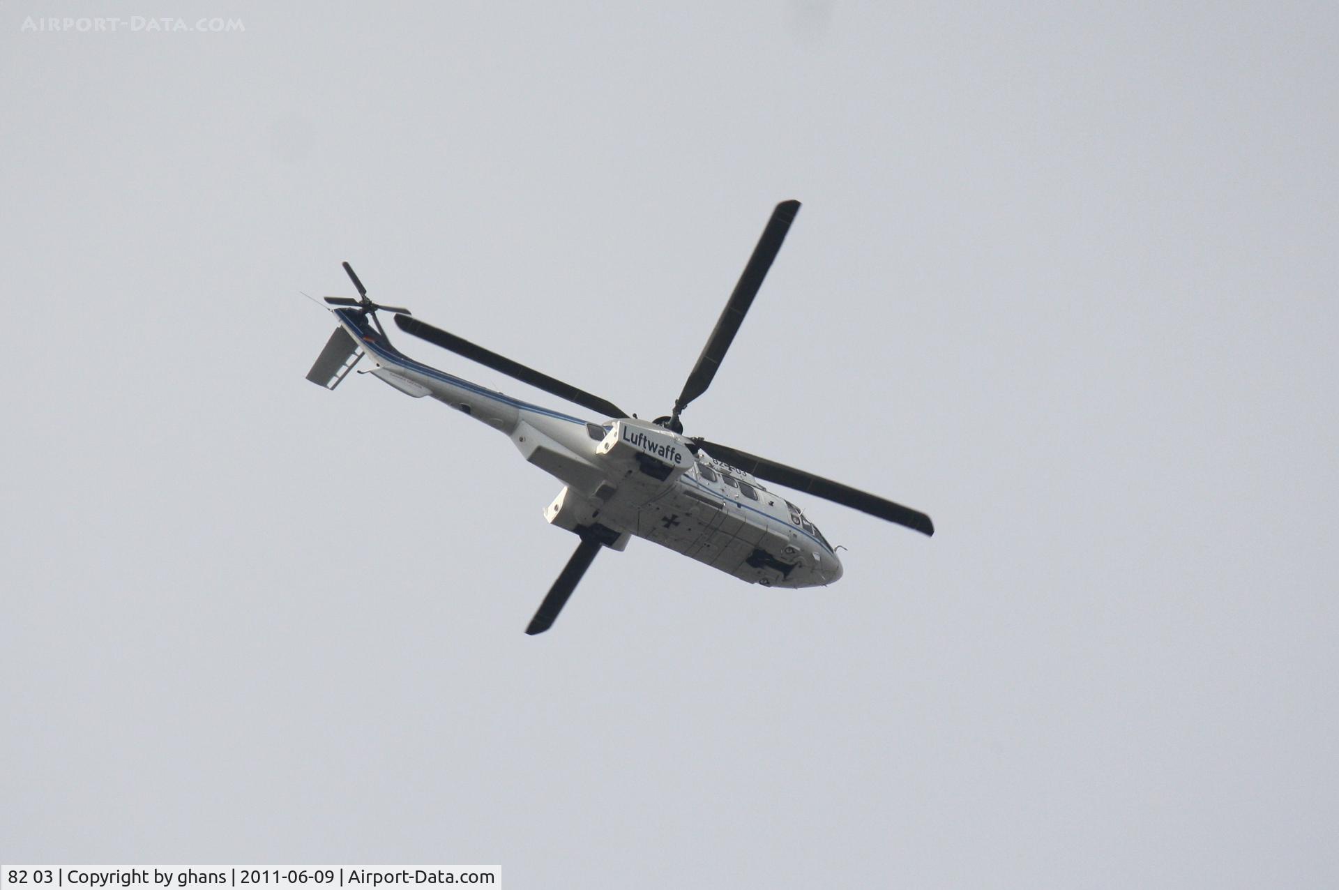 82 03, Eurocopter AS-532U2 Cougar C/N 2460, over Hamburg-Hafen