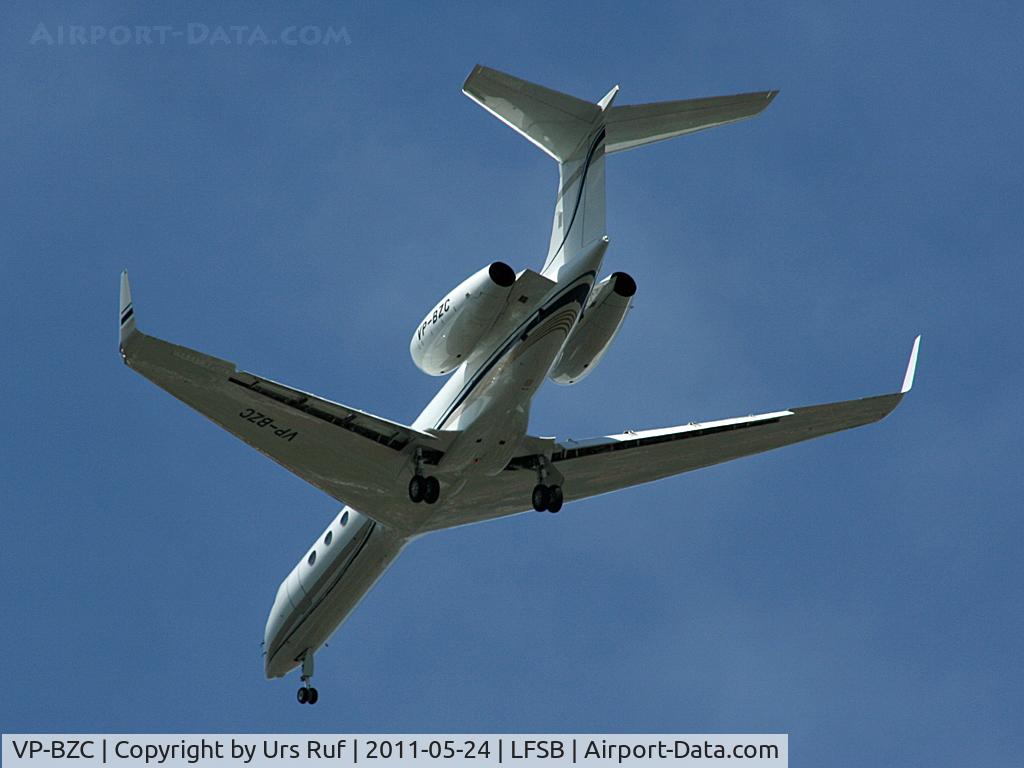 VP-BZC, 2007 Gulfstream Aerospace V-SP G550 C/N 5179, on final for runway 33