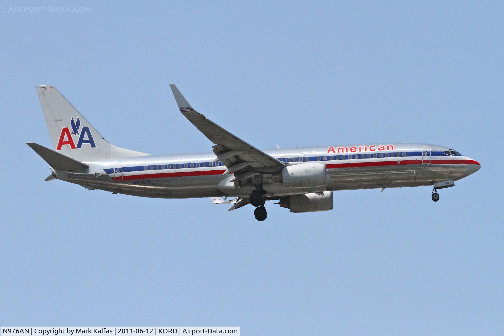 N976AN, 2001 Boeing 737-823 C/N 30099, American Airlines Boeing 737-823, AAL1760 arriving from KLAS, RWY 10 approach KORD.