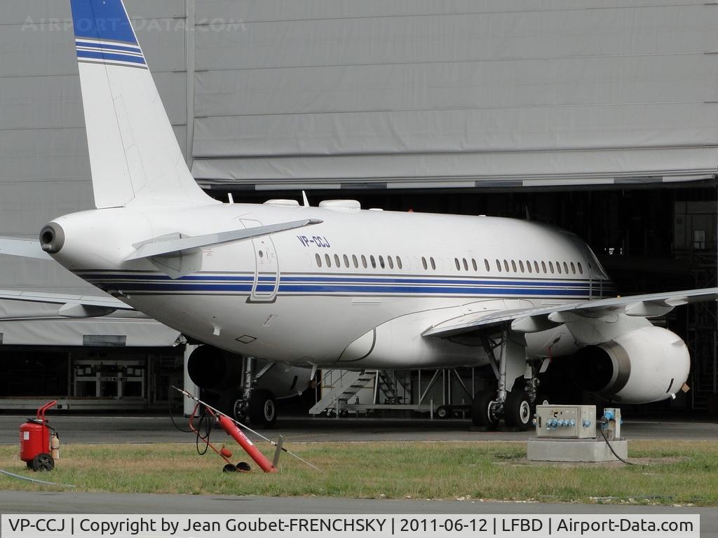 VP-CCJ, 2005 Airbus A319-133 C/N 2421, parking Sogerma