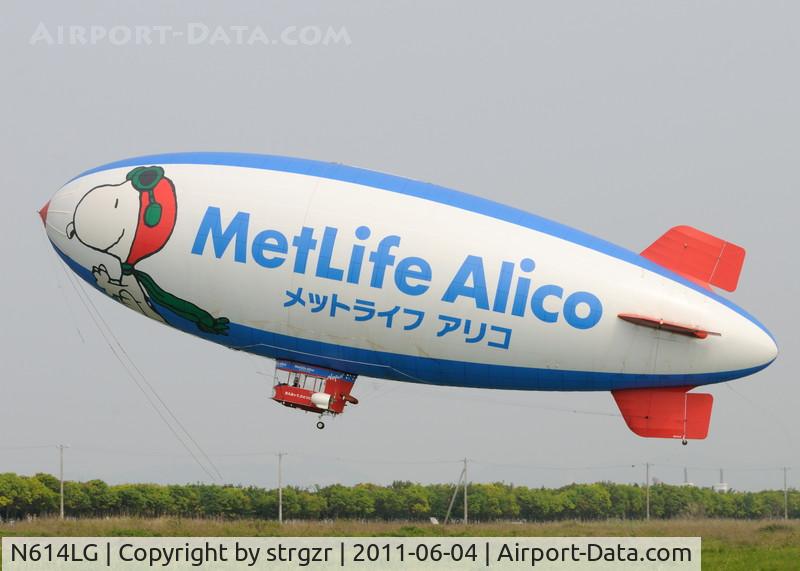 N614LG, 1997 American Blimp Corp A60R C/N 014, N614LG employed for Metlife Alico advertisement flight around Japan, tittled 'Snoopy J'.