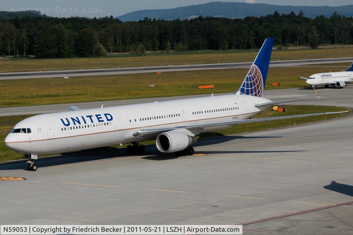 N59053, 2000 Boeing 767-424/ER C/N 29448, taxying to the gate