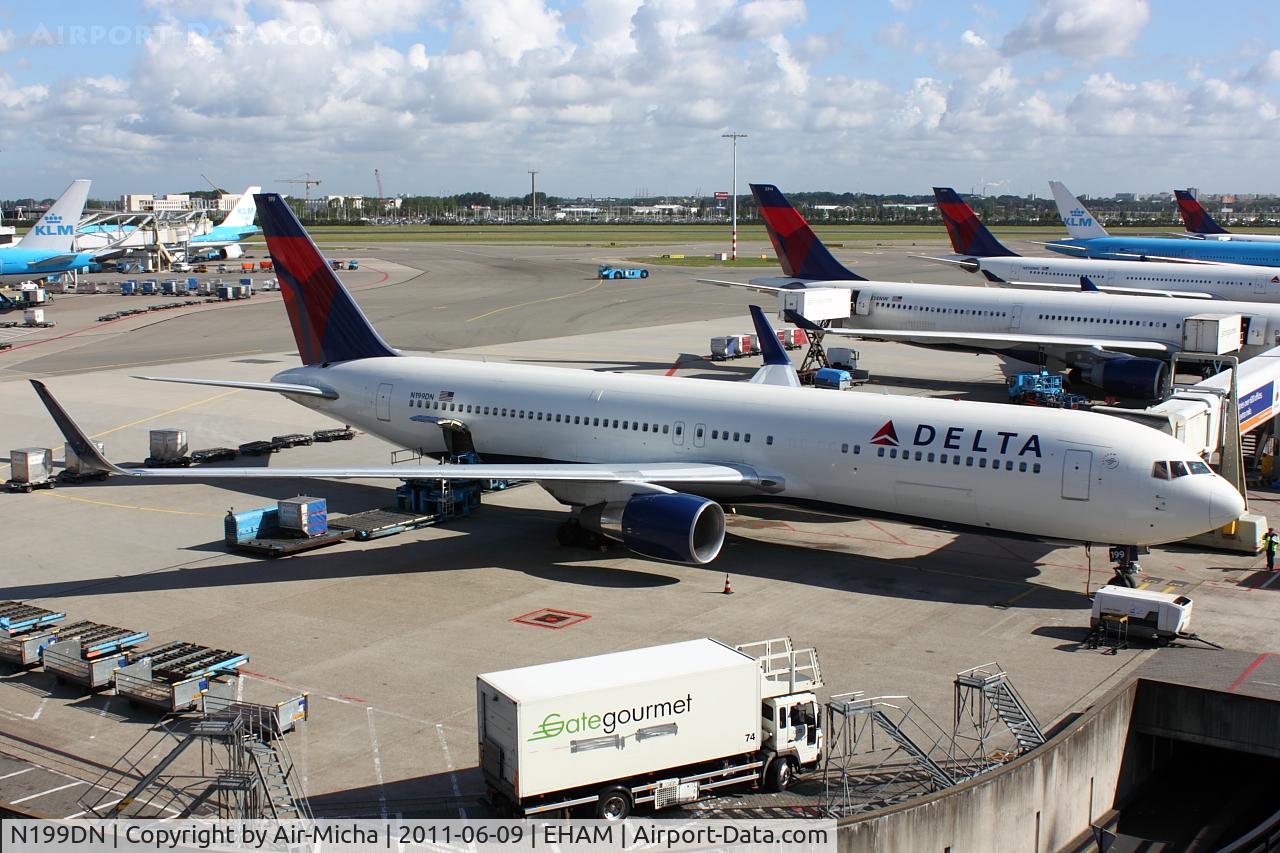 N199DN, 1998 Boeing 767-332/ER C/N 28456, Delta Air Lines