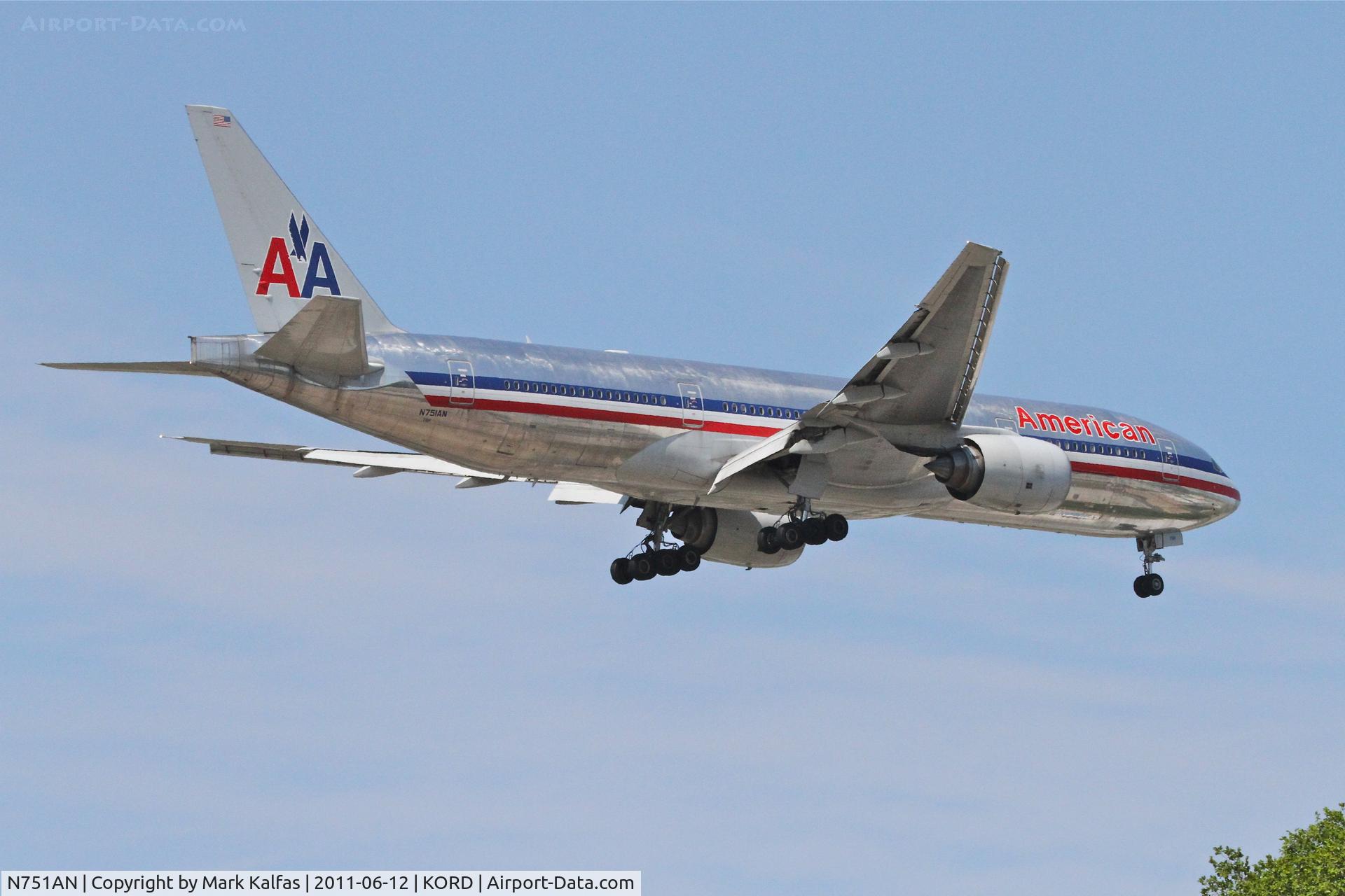 N751AN, 2001 Boeing 777-223 C/N 30798, American Airlines Boeing 777-223, AAL47 arriving from EGLL, RWY 10 approach KORD.