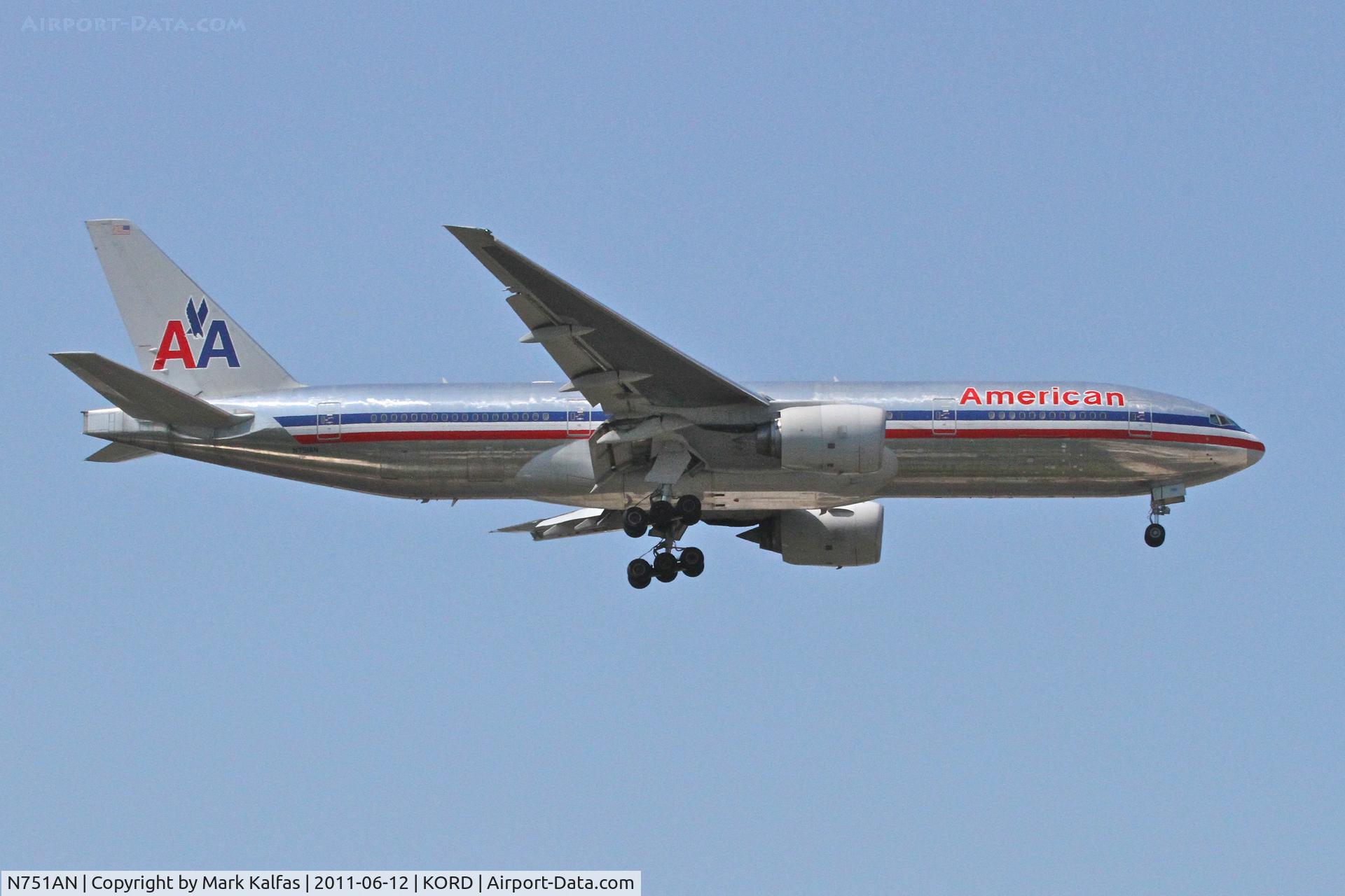 N751AN, 2001 Boeing 777-223 C/N 30798, American Airlines Boeing 777-223, AAL47 arriving from EGLL, RWY 10 approach KORD.