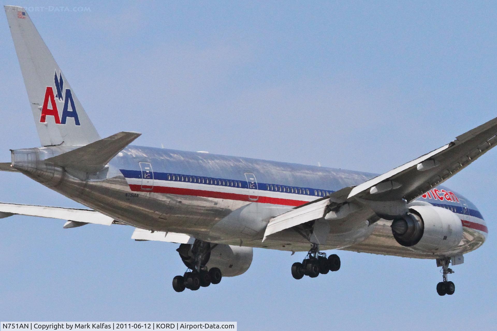 N751AN, 2001 Boeing 777-223 C/N 30798, American Airlines Boeing 777-223, AAL47 arriving from EGLL, RWY 10 approach KORD.