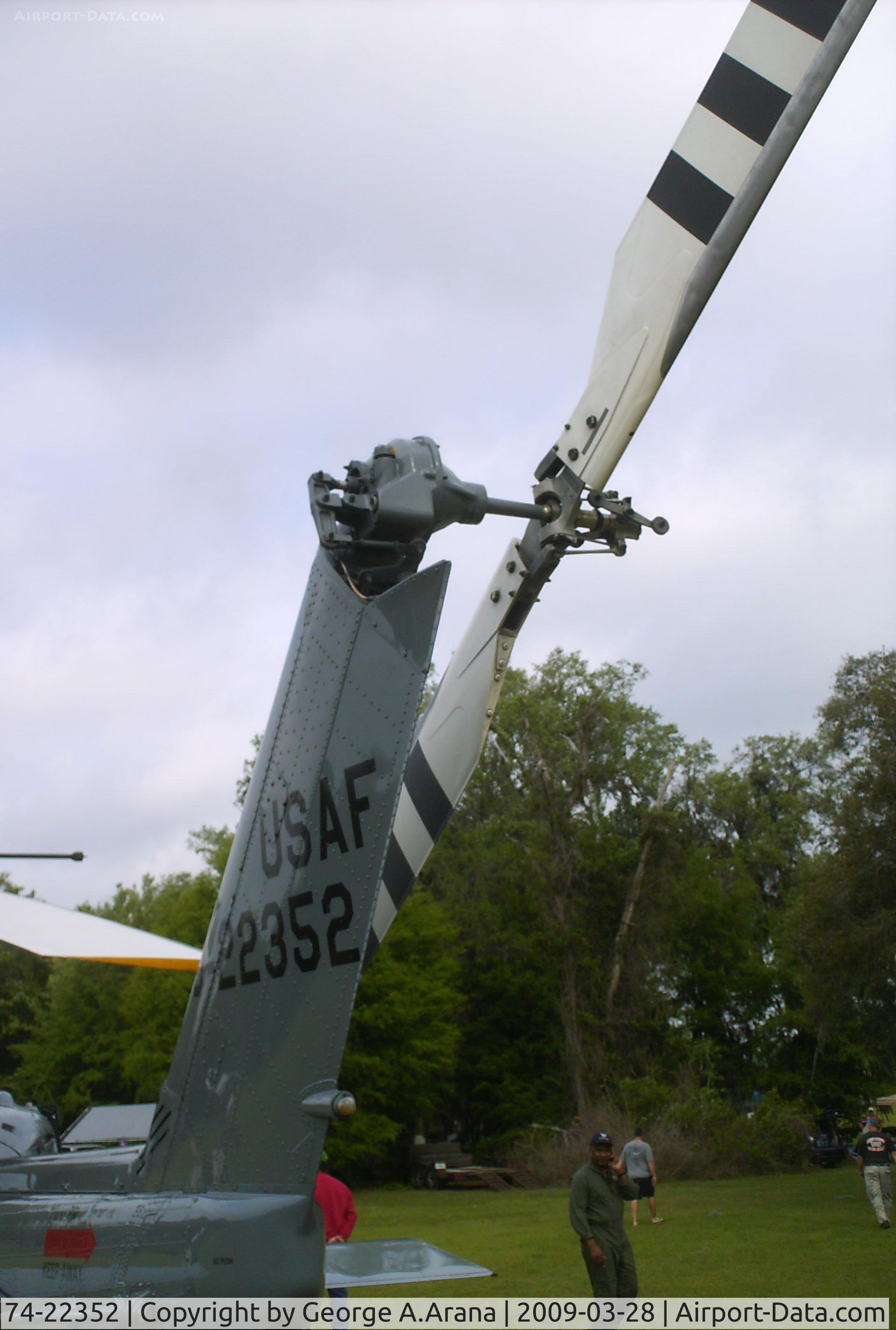 74-22352, 1974 Bell UH-1H Iroquois C/N 13676, Tail rotor and gearbox