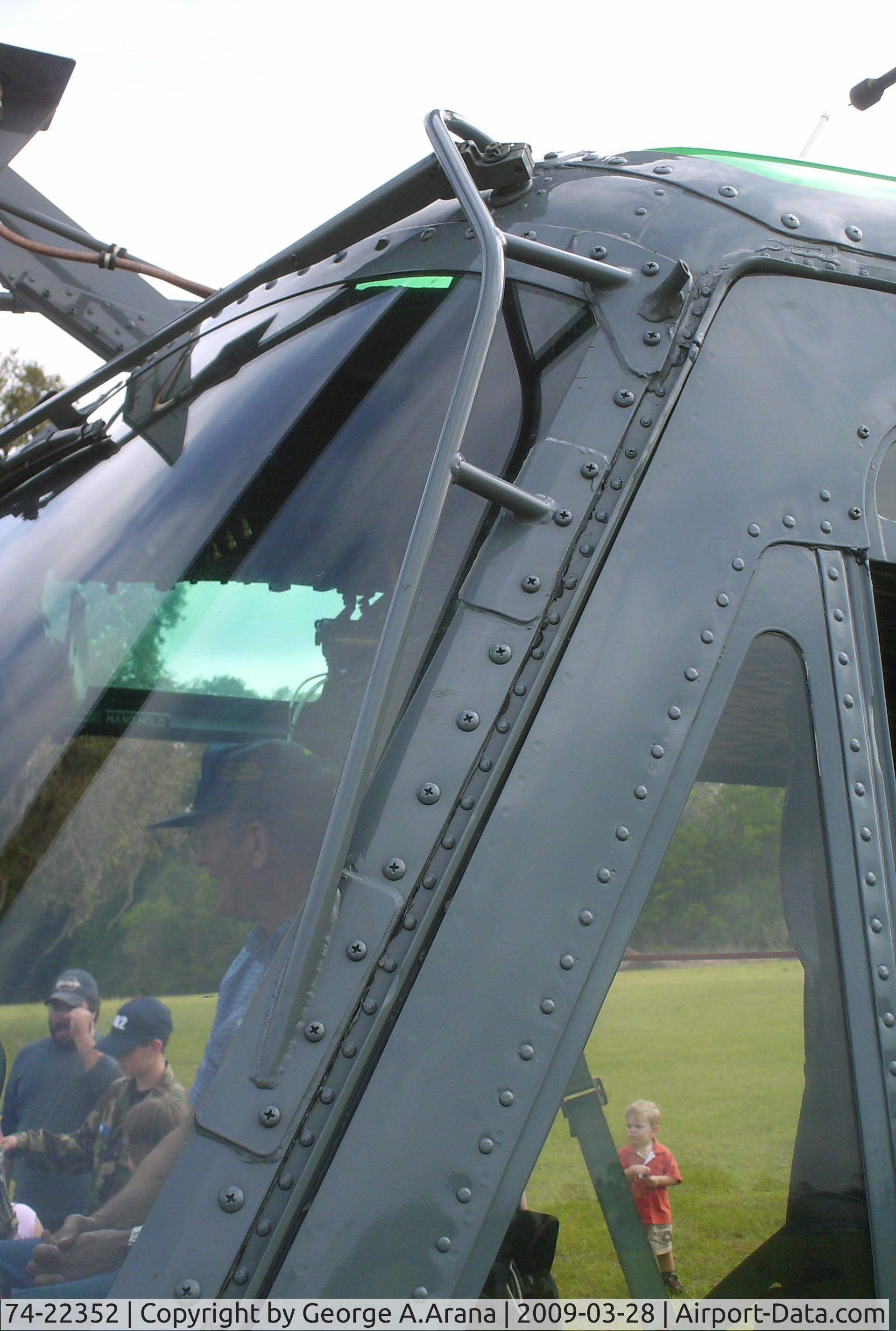74-22352, 1974 Bell UH-1H Iroquois C/N 13676, Port windshield handrail