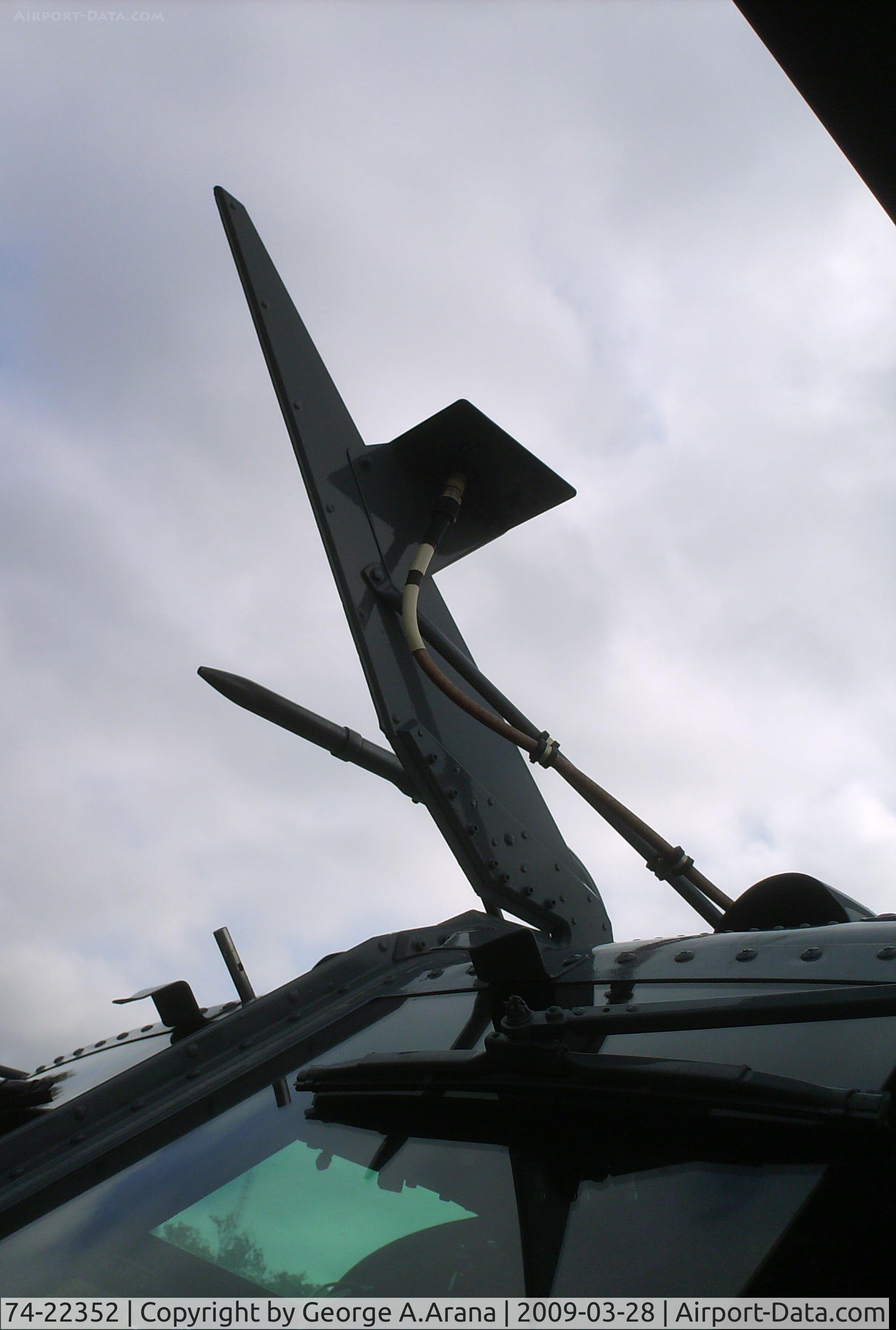 74-22352, 1974 Bell UH-1H Iroquois C/N 13676, Upper wirestrike blade with antenna mount