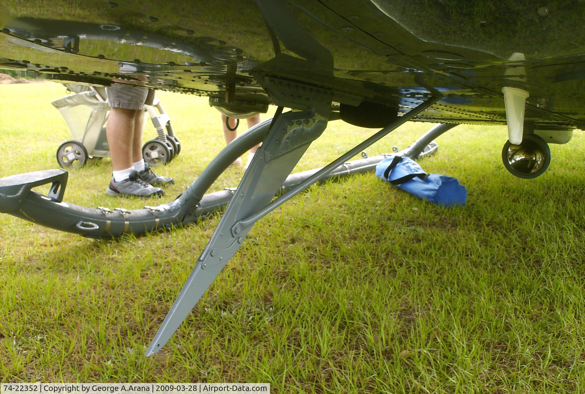 74-22352, 1974 Bell UH-1H Iroquois C/N 13676, Lower wirestrike blade and small details