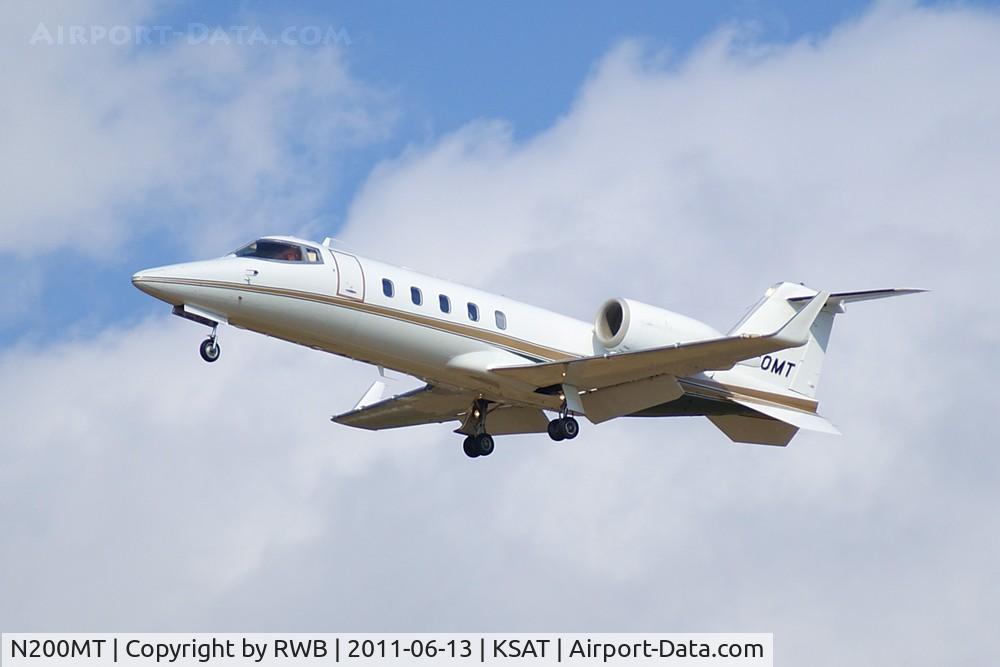N200MT, Learjet 60 C/N 150, Landing 12R