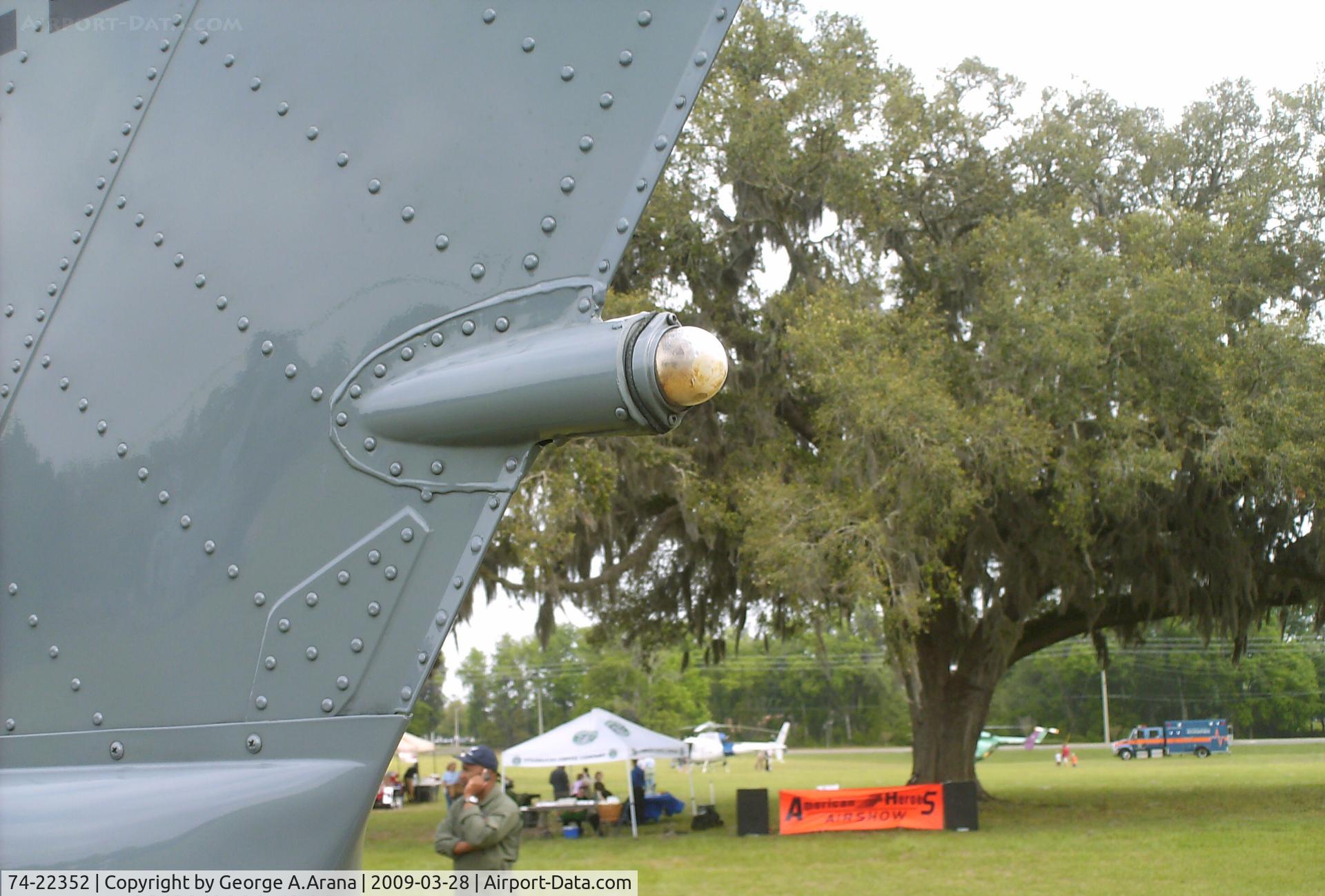 74-22352, 1974 Bell UH-1H Iroquois C/N 13676, Tail navlight as seen from port