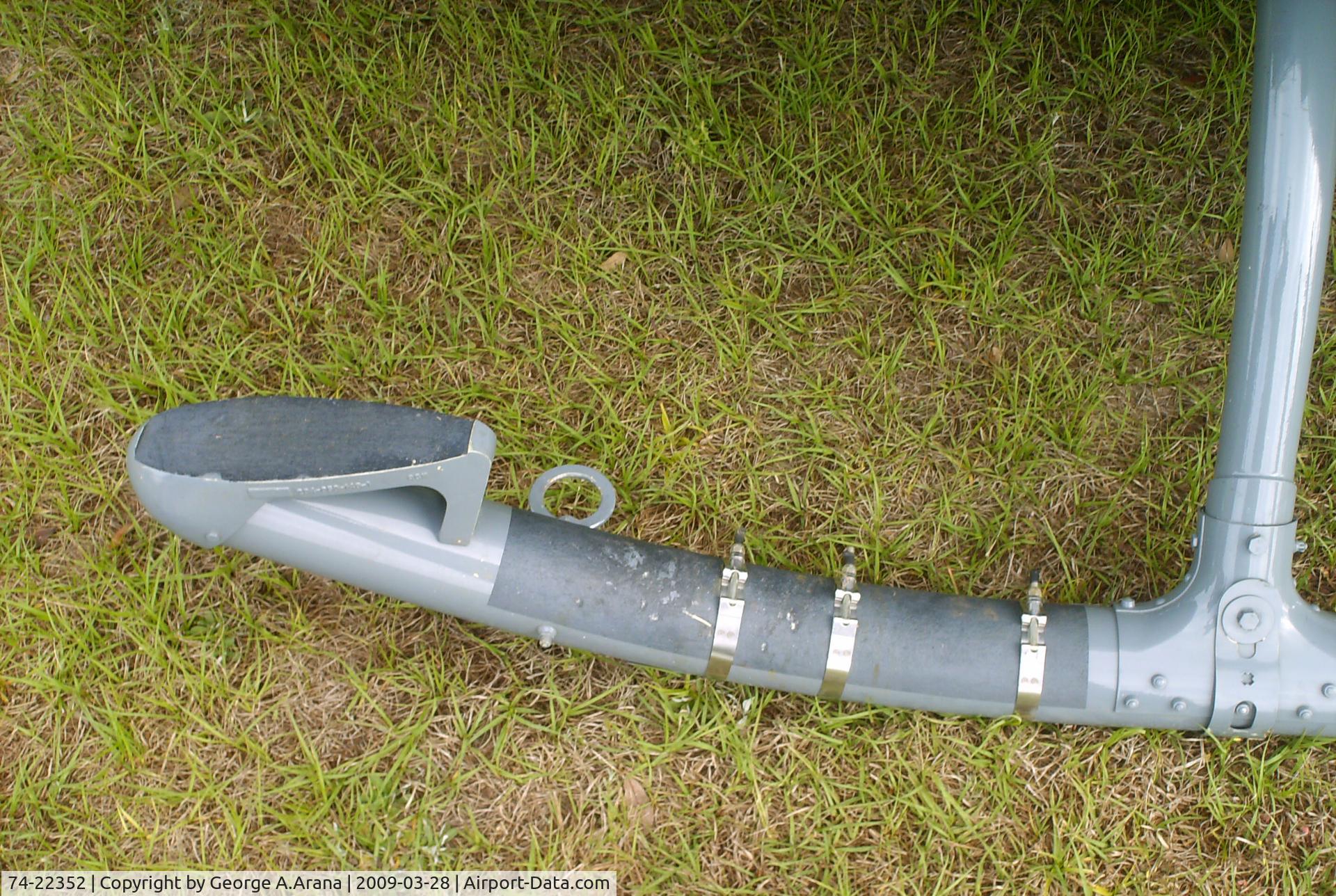 74-22352, 1974 Bell UH-1H Iroquois C/N 13676, Port skid gear detail and step