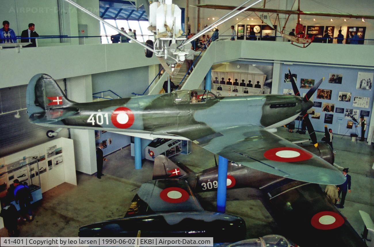 41-401, Supermarine 361 Spitfire IX C/N MA298, Spitfire MK IXe at Mobilium Museum
Billund Denmark 2.6.90