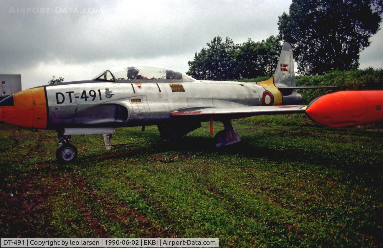 DT-491, Lockheed T-33A Shooting Star C/N 580-5786, T-33A outside Mobilium Museum Billund 2.6.1990