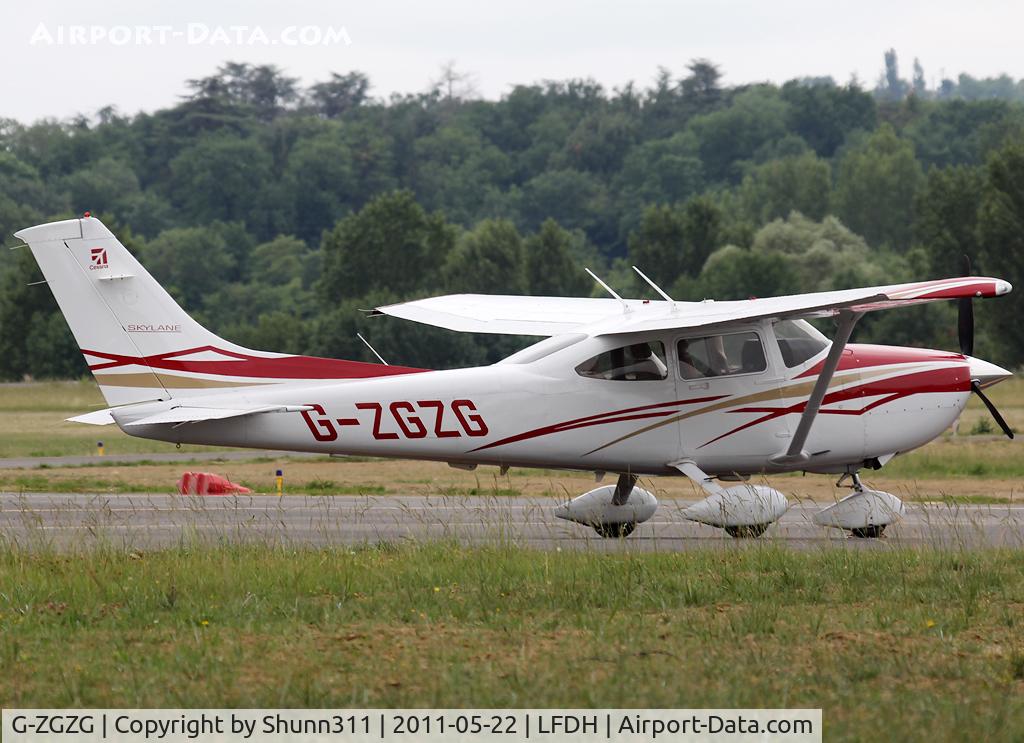 G-ZGZG, 2007 Cessna 182T Skylane C/N 18282036, Parked...
