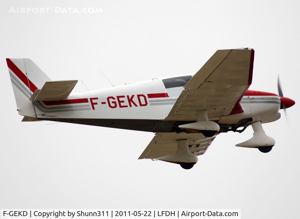 F-GEKD, 1985 Robin DR400/160 C/N 1728, Taking off...