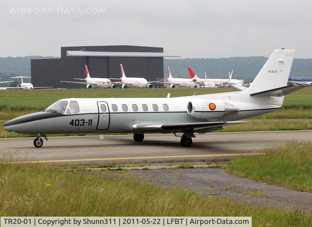 TR20-01, 1992 Cessna 560 Citation V C/N 560-0161, Taxiing holding point rwy 02 for departure...