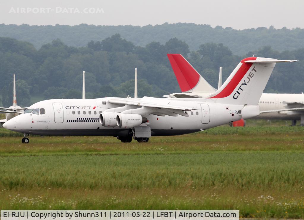 EI-RJU, 2000 British Aerospace Avro 146-RJ85A C/N E2367, Landing rwy 20