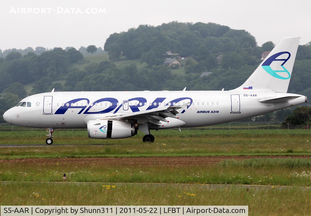 S5-AAR, 2010 Airbus A319-132 C/N 4301, Landing rwy 20
