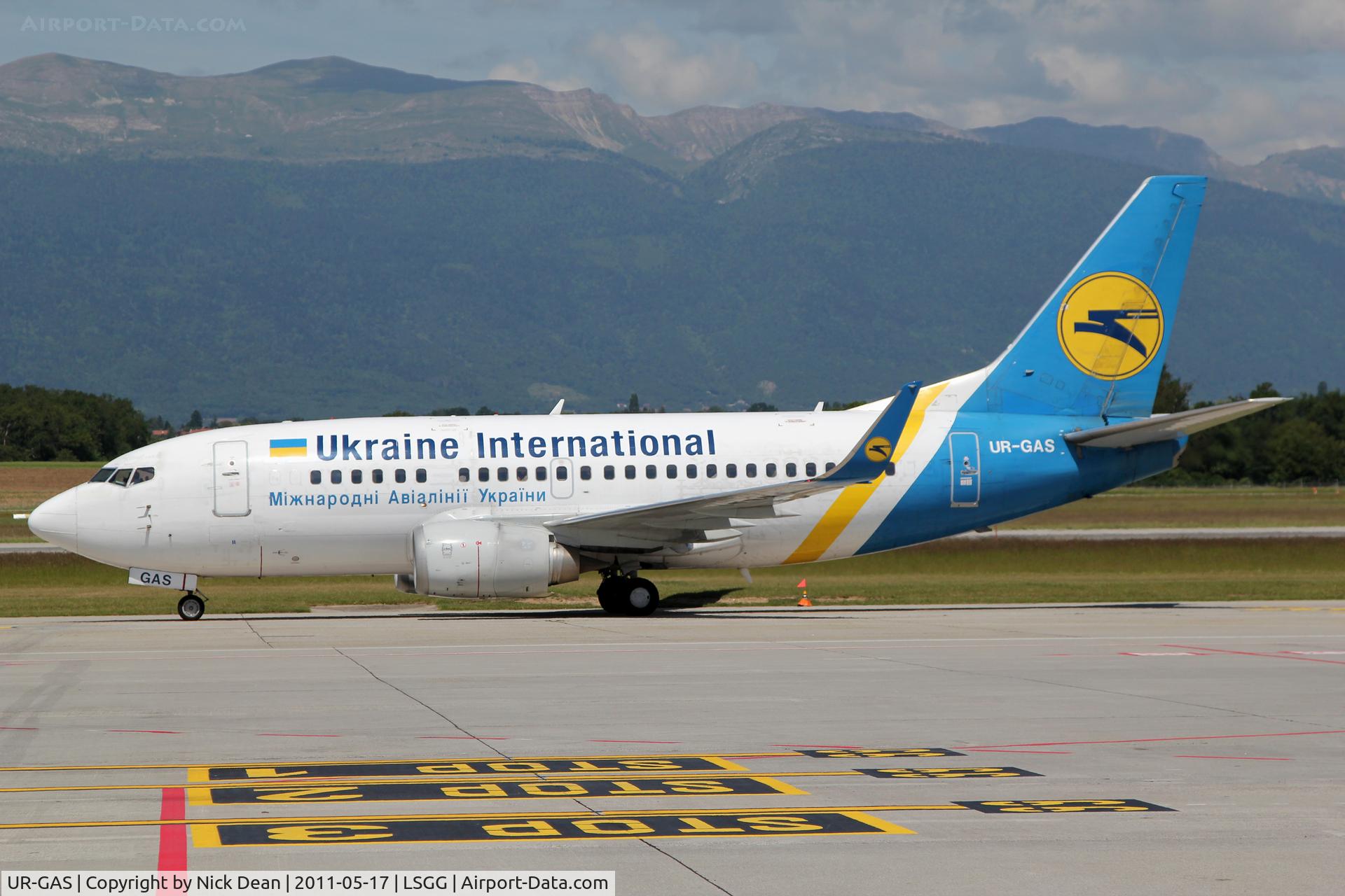 UR-GAS, 1993 Boeing 737-528 C/N 25236, LSGG/GVA