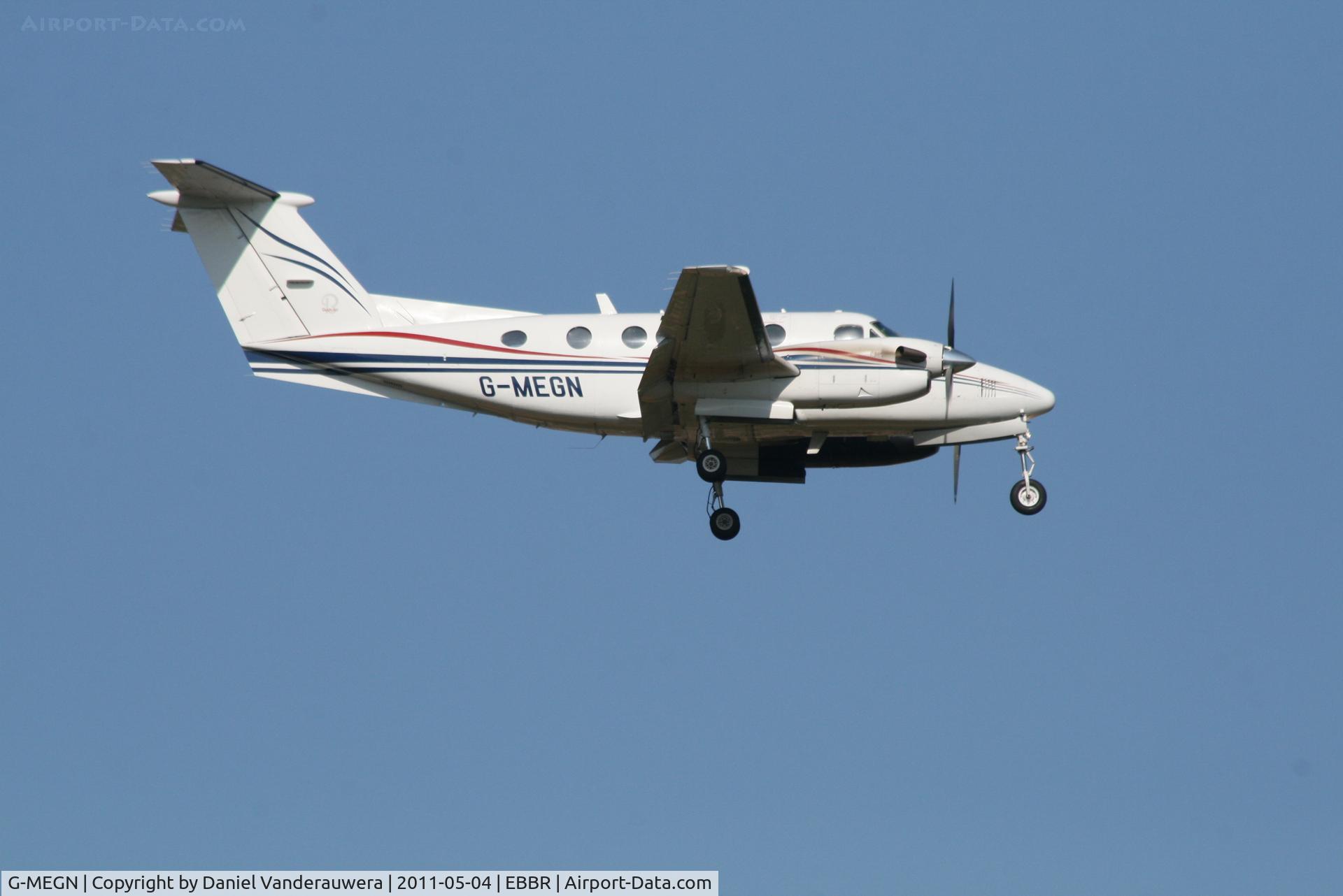 G-MEGN, 1995 Beech B200 Super King Air King Air C/N BB-1518, Descending to RWY 02