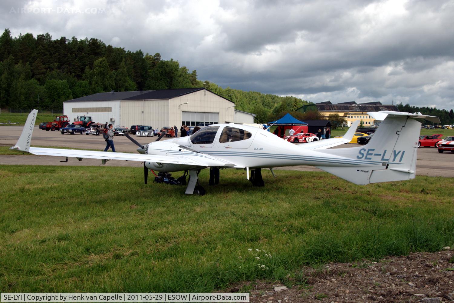 SE-LYI, 2006 Diamond DA-42 Twin Star C/N 42.172, Diamond DA42 Twin Star parked at Västerås Hässlö airport, Sweden