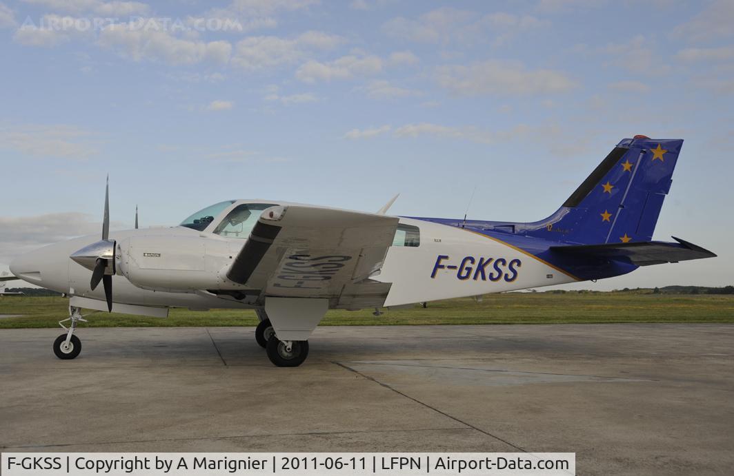 F-GKSS, 1971 Beech 58 Baron C/N TH-154, WIng rego, rarely seen by the pilot!