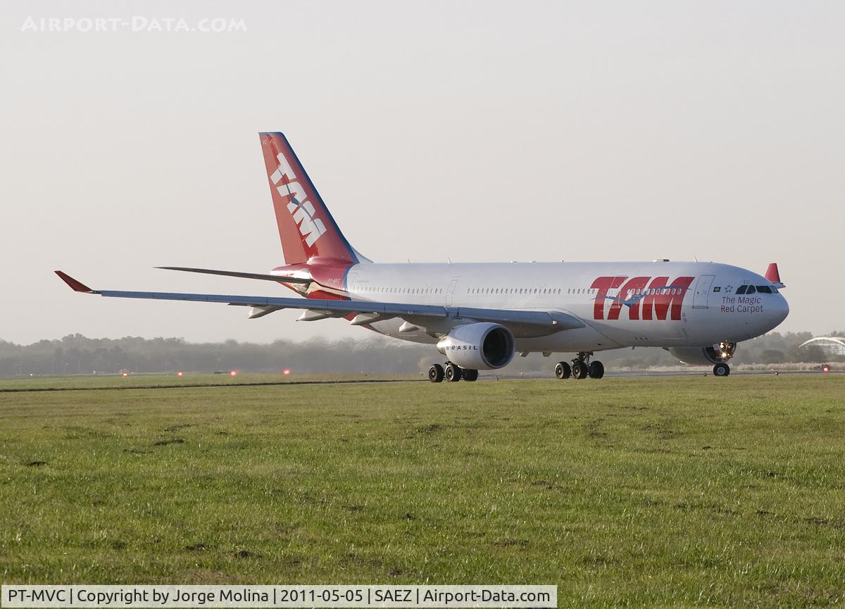 PT-MVC, 1998 Airbus A330-223 C/N 247, Now with new scheme...
