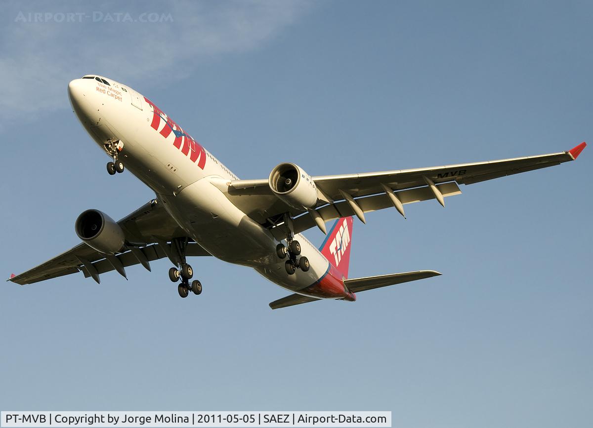 PT-MVB, 1998 Airbus A330-223 C/N 238, On final to RWY 35, now with new scheme...