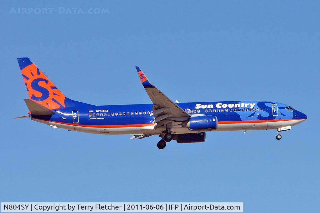 N804SY, 2001 Boeing 737-8Q8 C/N 30689, Sun Country 2001 Boeing 737-8Q8, c/n: 30689 landing at Bullhead / Laughlin