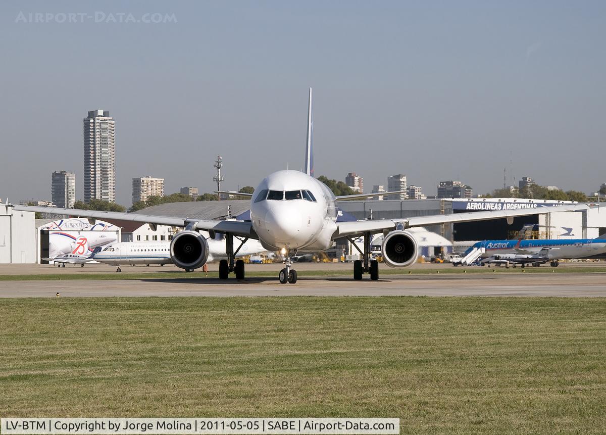 LV-BTM, 2001 Airbus A320-233 C/N 1548, Vacating RWY 13.