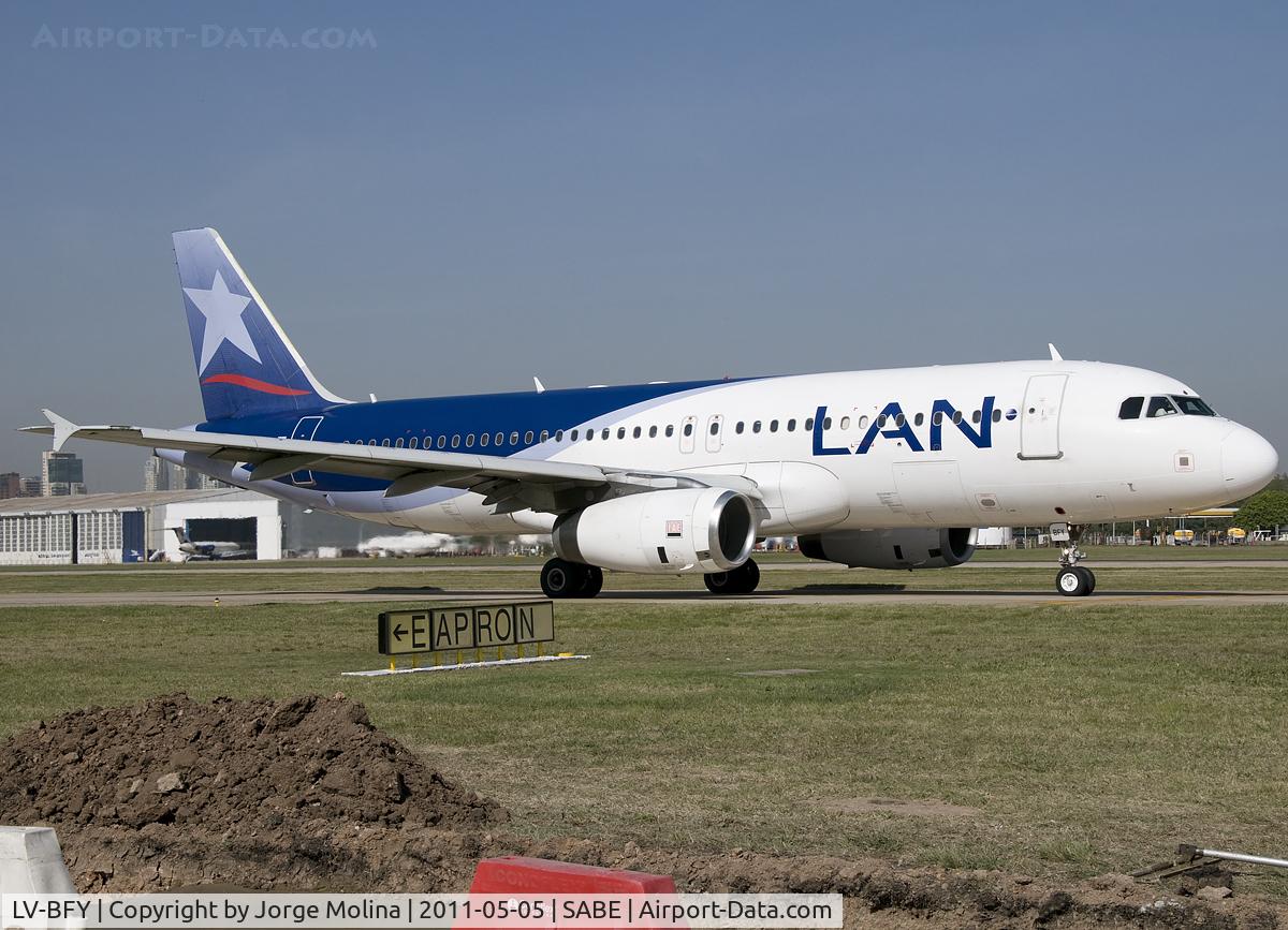 LV-BFY, 2002 Airbus A320-233 C/N 1858, Taxi to RWY 13.