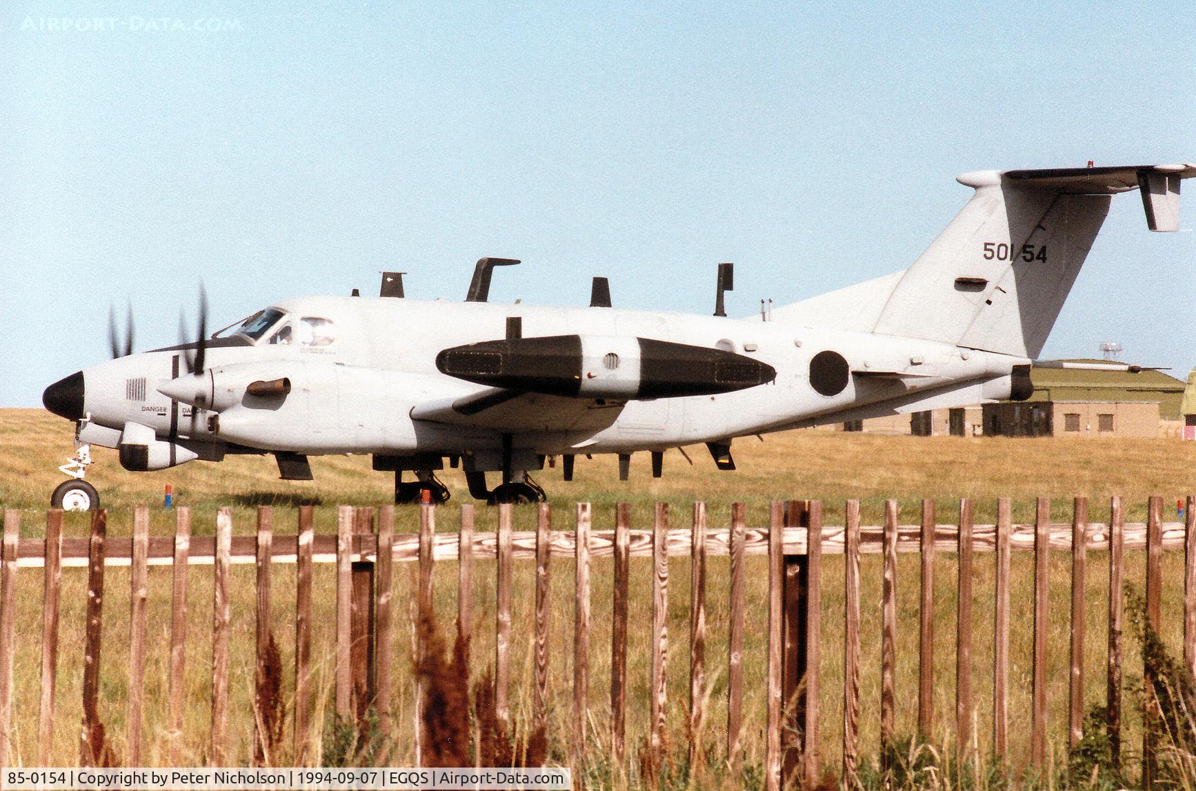 85-0154, 1985 Beech RC-12K Huron C/N FE-008, RC-12K Huron, callsign Argus 2 Alpha, of the 1st Military Intelligence Battalion taxying to Runway 05 at RAF Lossiemouth in September 1994.