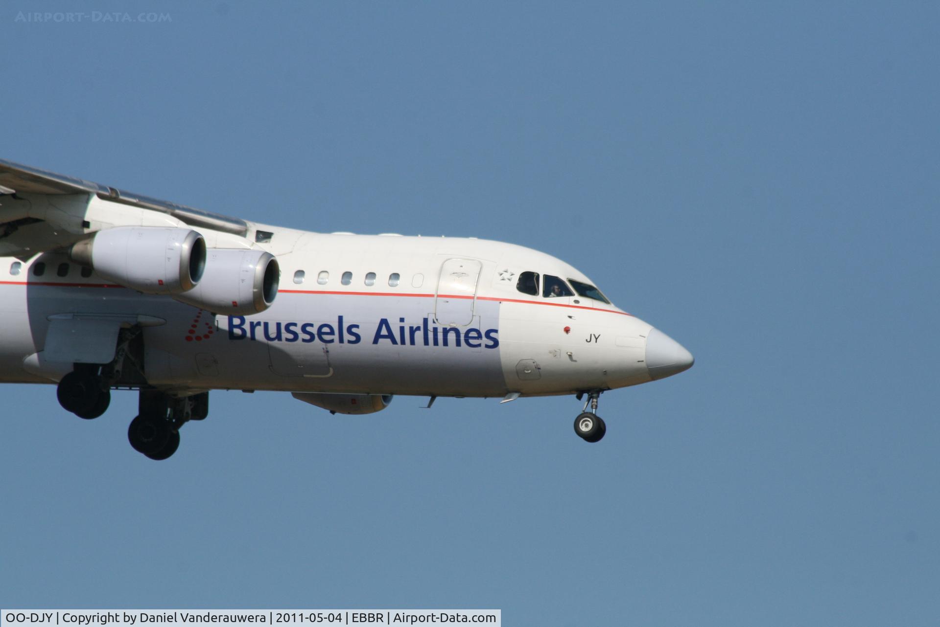 OO-DJY, 1997 British Aerospace Avro 146-RJ85 C/N E.2302, Flight SN3192 is descending to RWY 02