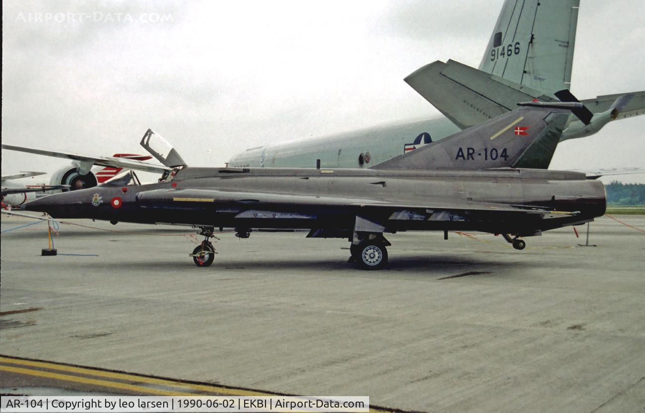 AR-104, 1971 Saab RF-35 Draken C/N 35-1104, Billund Airport 25th anniversary 2.6.90