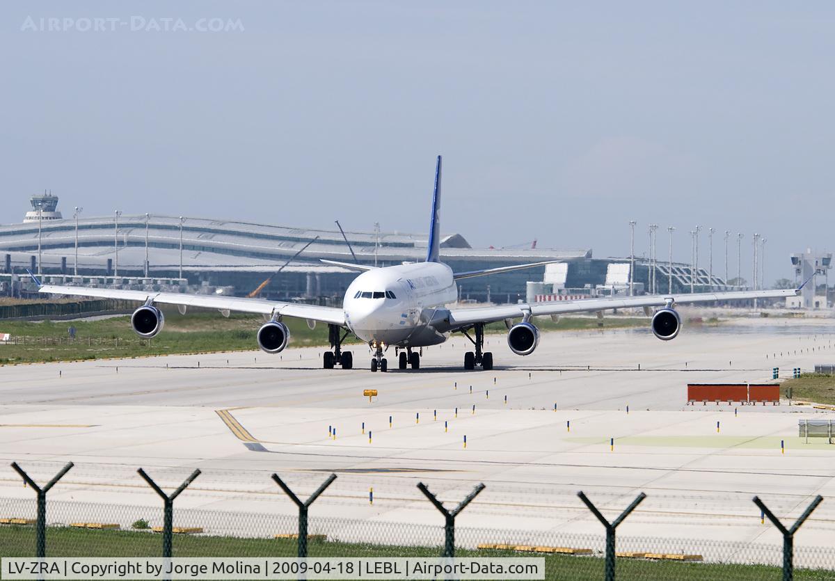 LV-ZRA, 1995 Airbus A340-211 C/N 085, Taxi to RWY 25R.